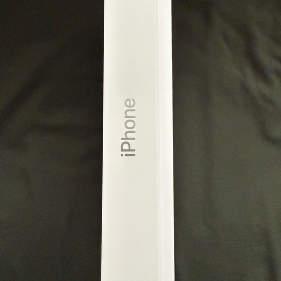 Apple iPhone 13 Pro Max - Silver - Picture 4 of 15